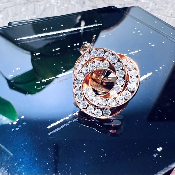 Victoria Townsend Earrings - Picture 6 of 8